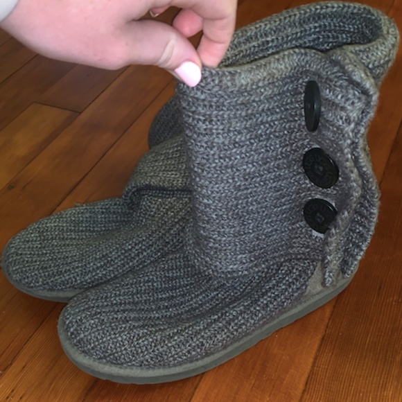 Grey Cardy Uggs - Picture 1 of 3